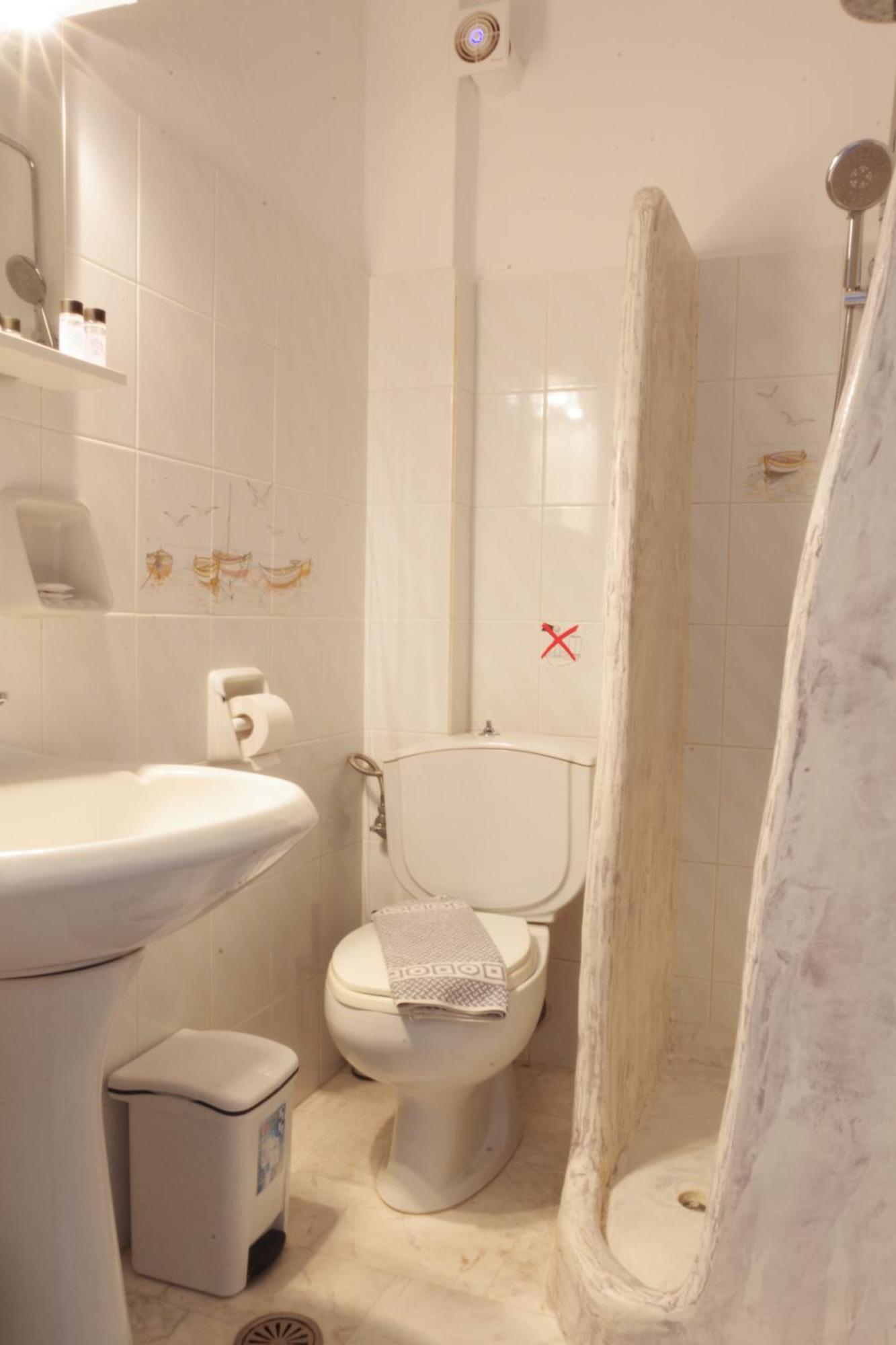 Hotel Mohitero Kamári Exteriör bild